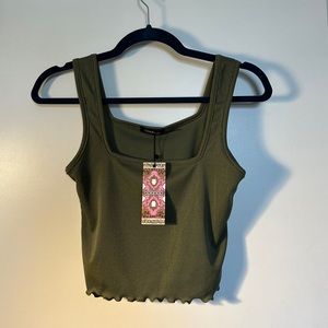 Basic cami green lettuce edge
